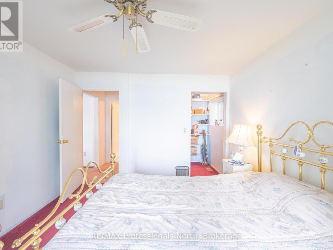 1015 BLACKBERRY LANE, 