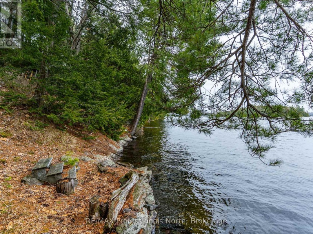 5997 Kennisis Lake Road, Kennisis Lake