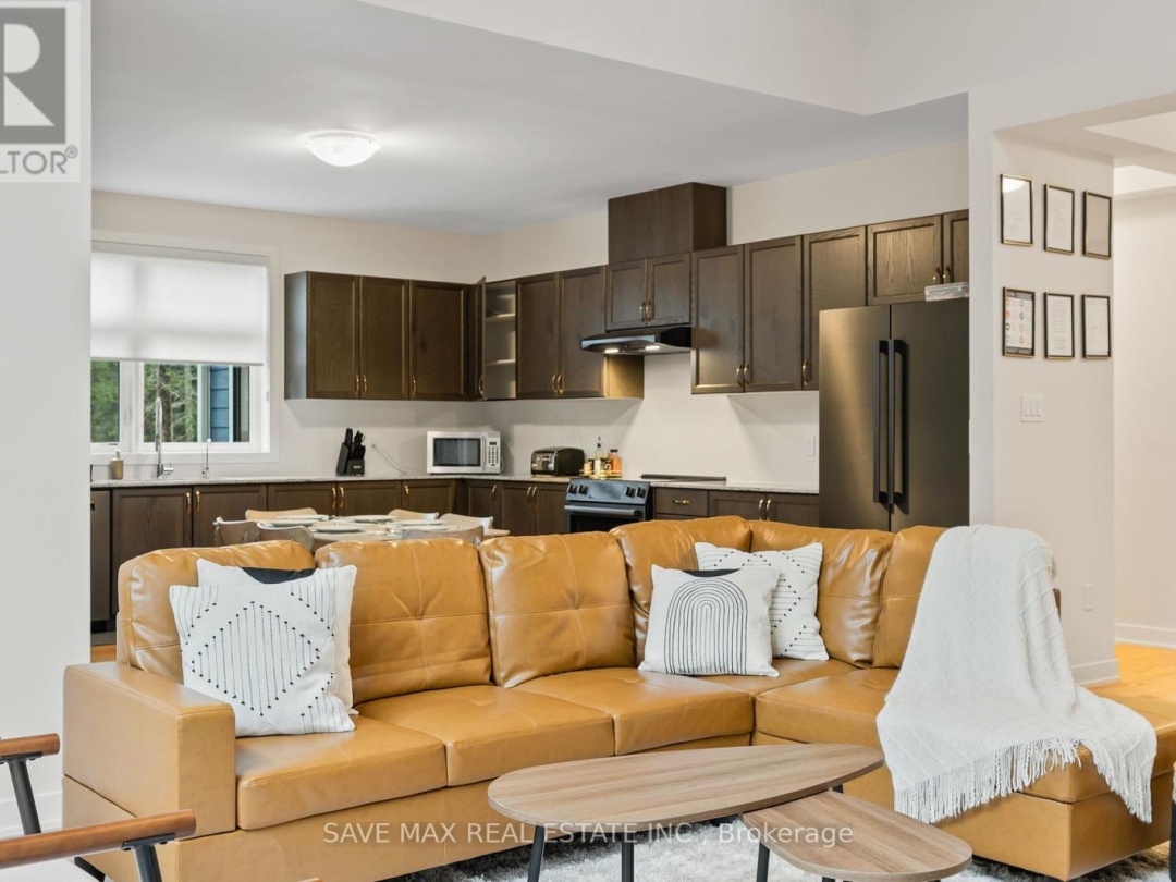 1049 GREENSVIEW DRIVE, 
