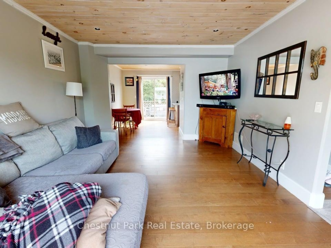 2 - 335 WELLINGTON STREET N, 