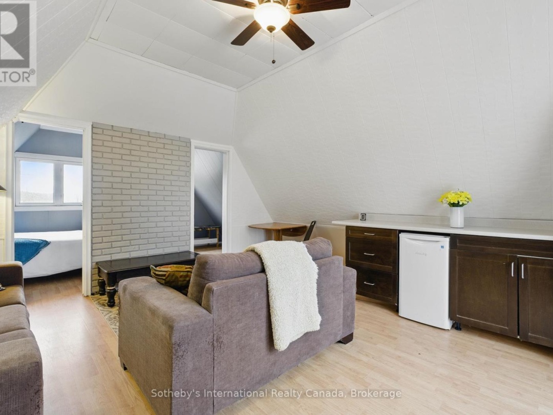 1041 Conservation Road, Doe Lake