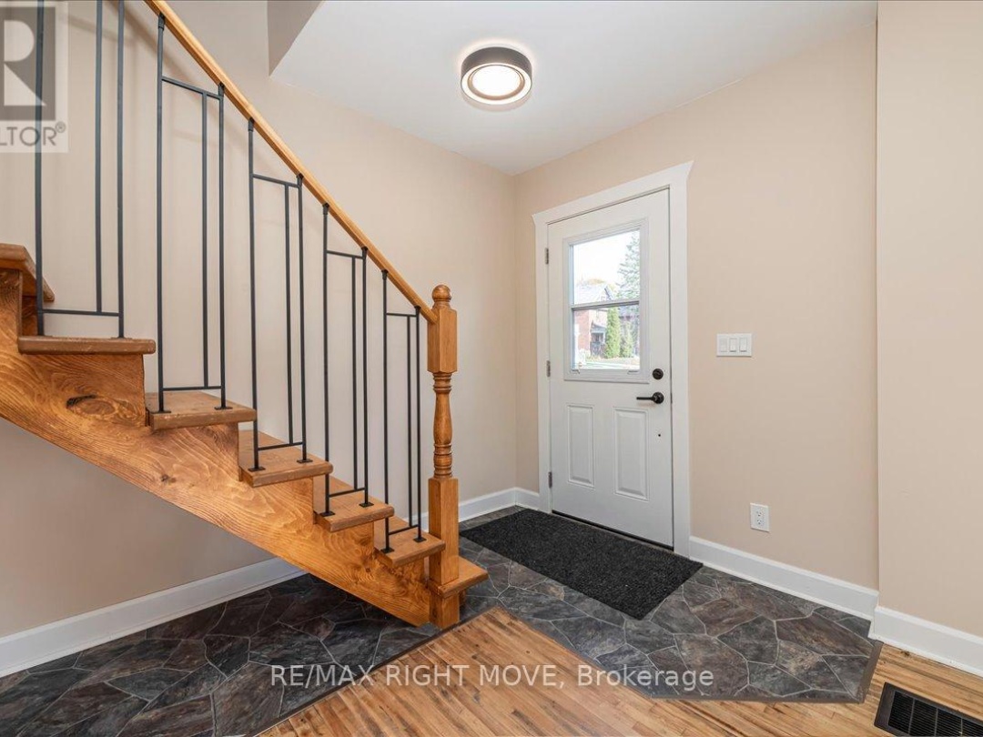 89 DOUGLAS STREET, Orillia