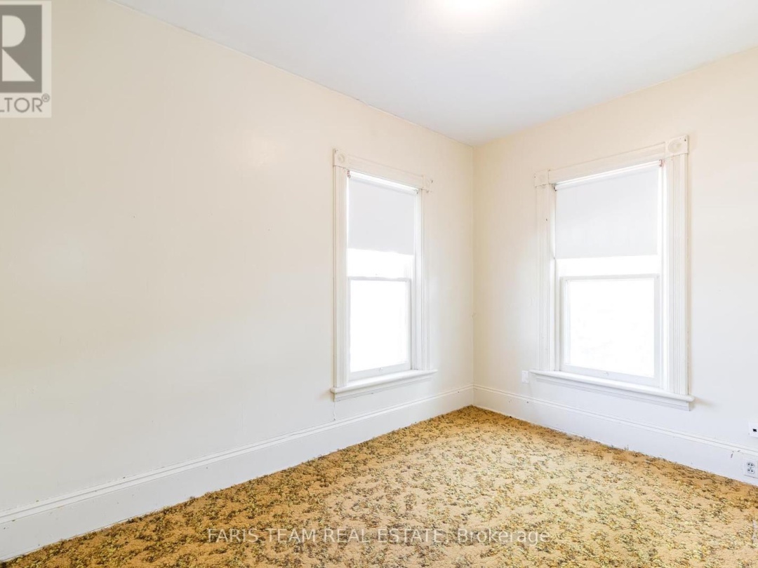 9 BORLAND STREET E, 
