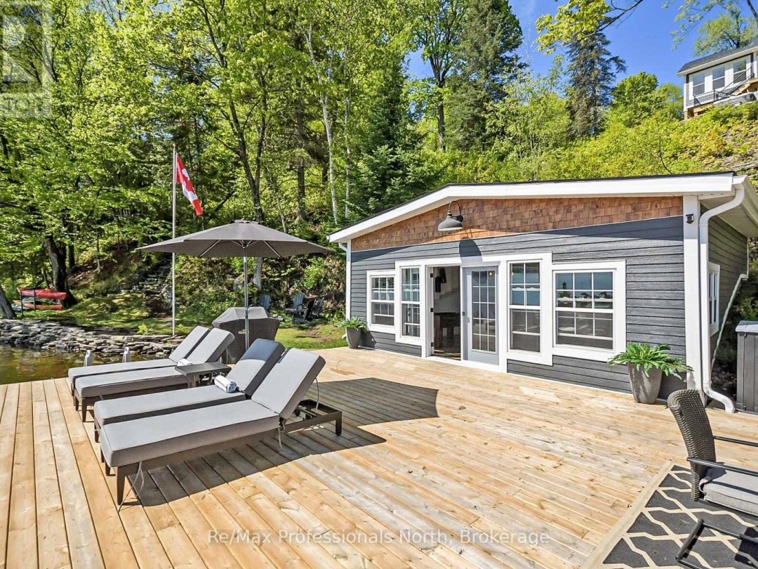 103 Pen Lake Point Road, Peninsula Lake