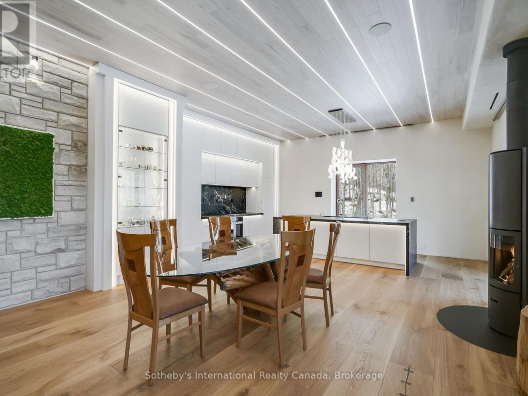 1739 Trapper's Trail Road, Miskwabi Lake