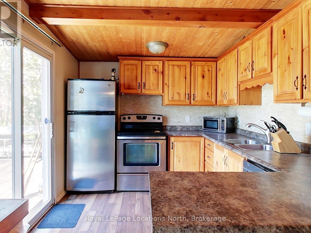 239 Monck Rd Cty 45, Young Lake