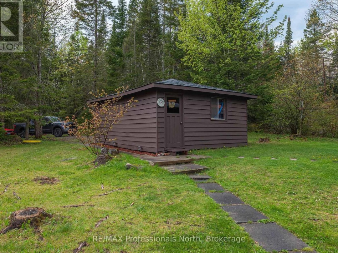 1070 Glamorgan Road E, Gooderham Lake