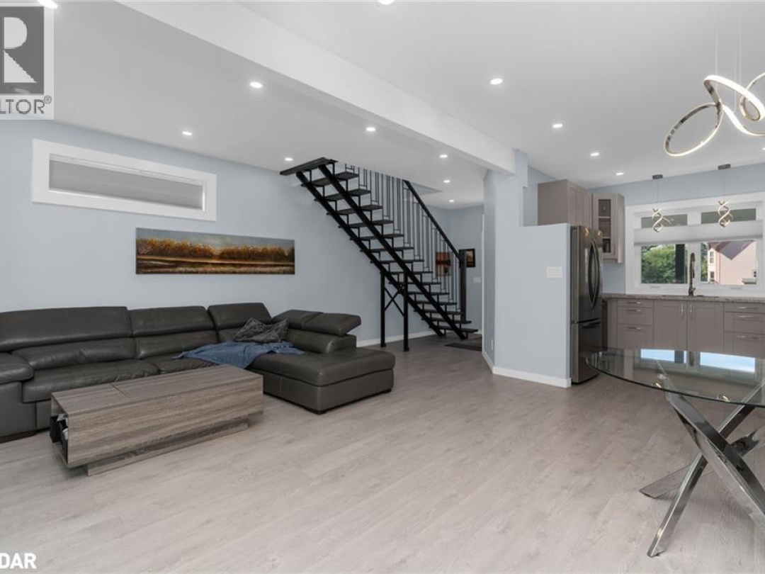 14 FETTERLY Street N, 