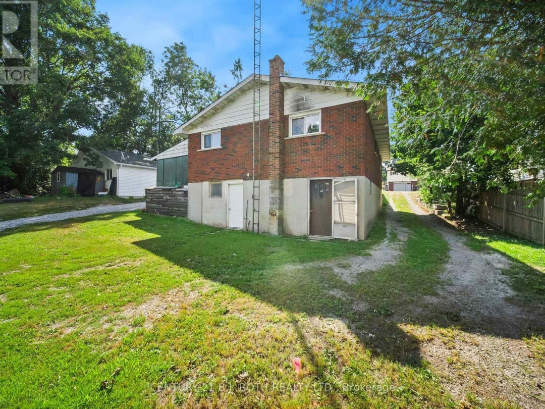 138 SIMCOE STREET, 