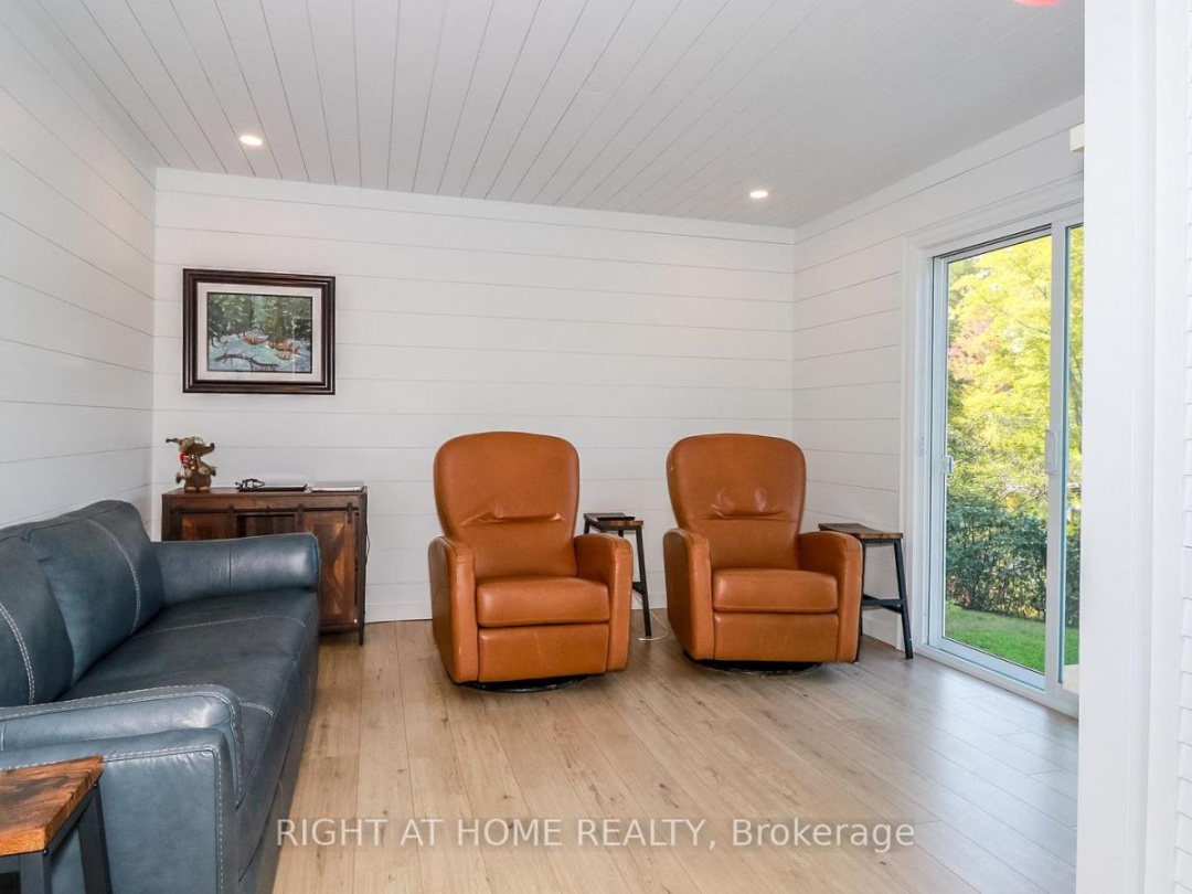 8150 Laidlaw Avenue, Severn Lake