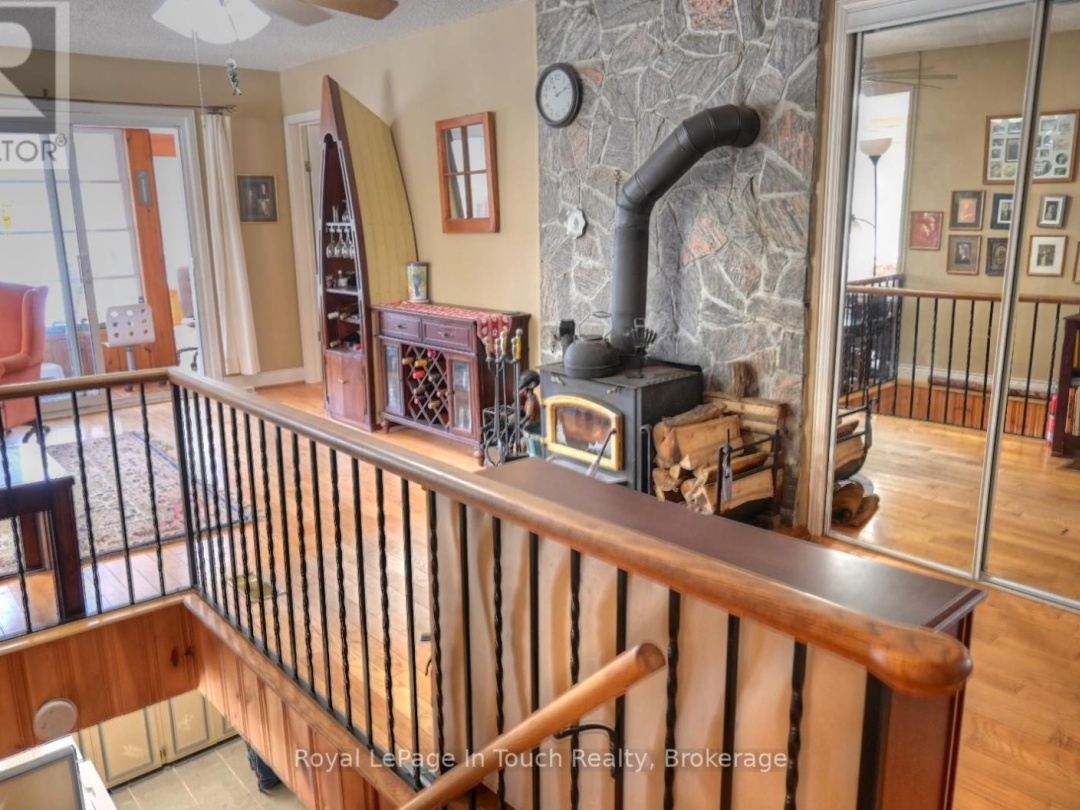 476 Hungry Bay Road E, Six Mile Lake