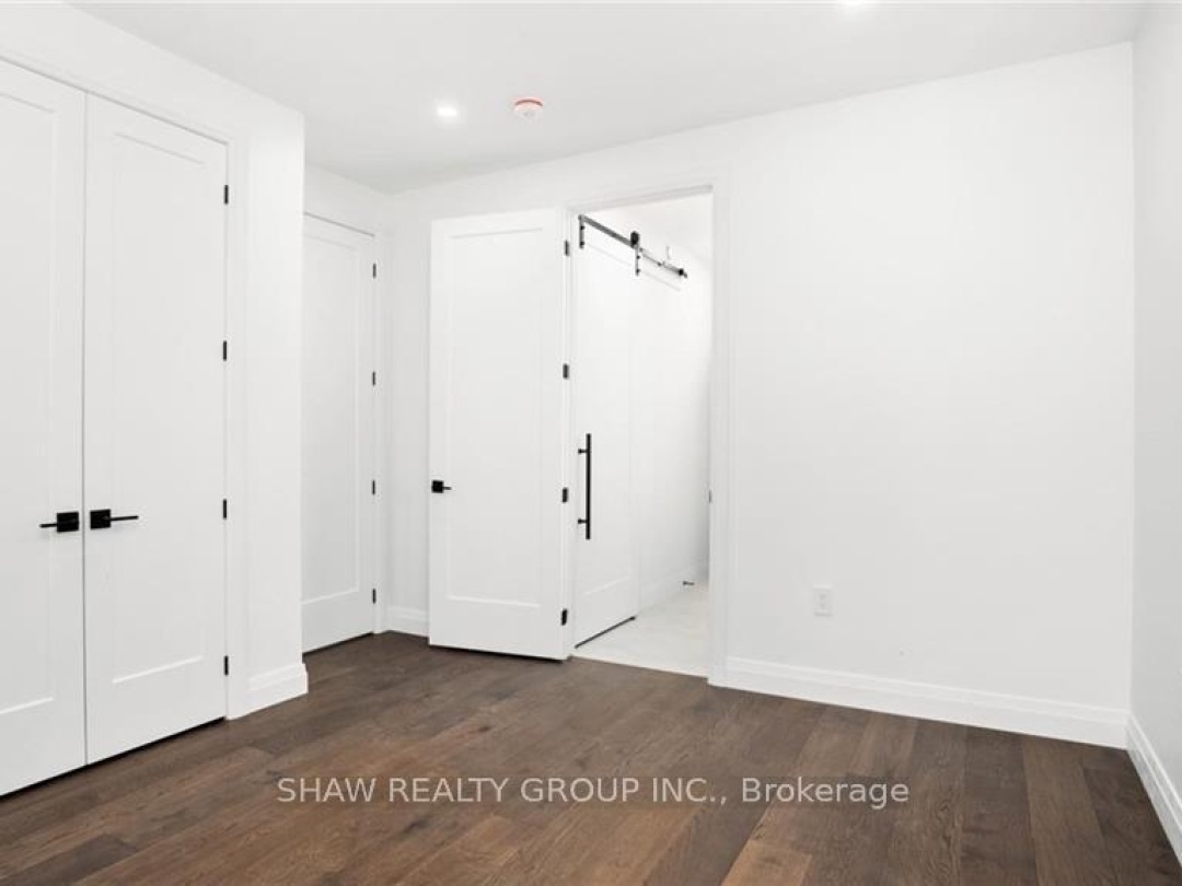 31 GLEN EAGLE COURT, 