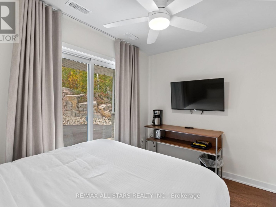 31 1869 Muskoka Road 118, 