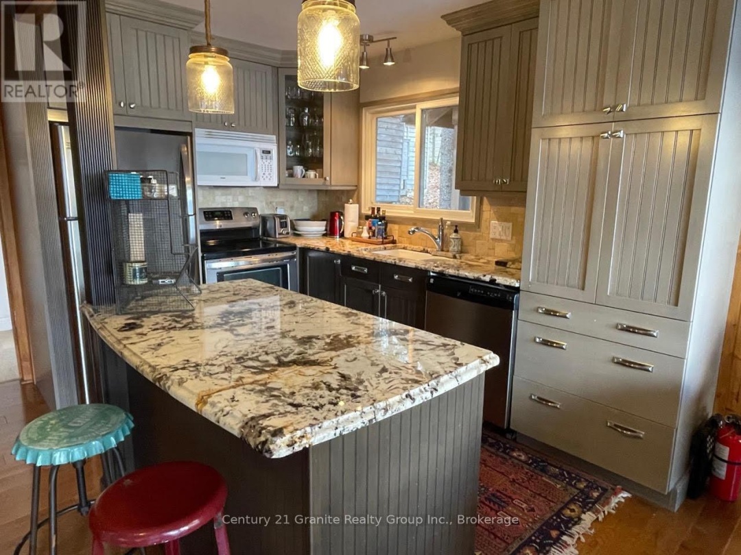 1038 BROKEN PADDLE ROAD, 