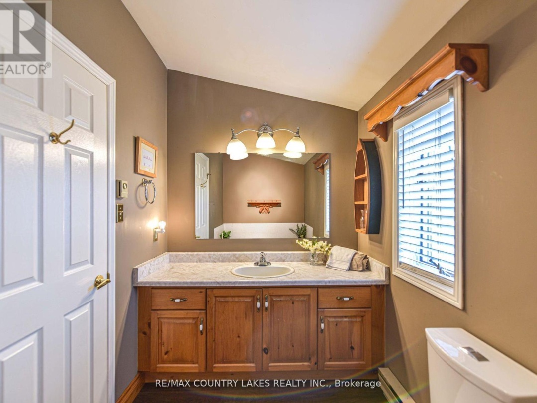 2102 LAKESHORE DRIVE, Lake Simcoe