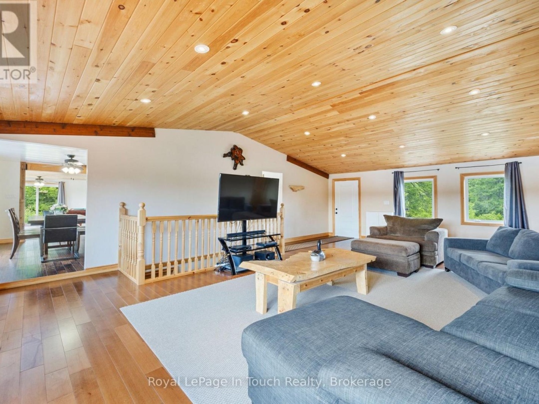 288 KINGS FARM ROAD, Gloucester Pool