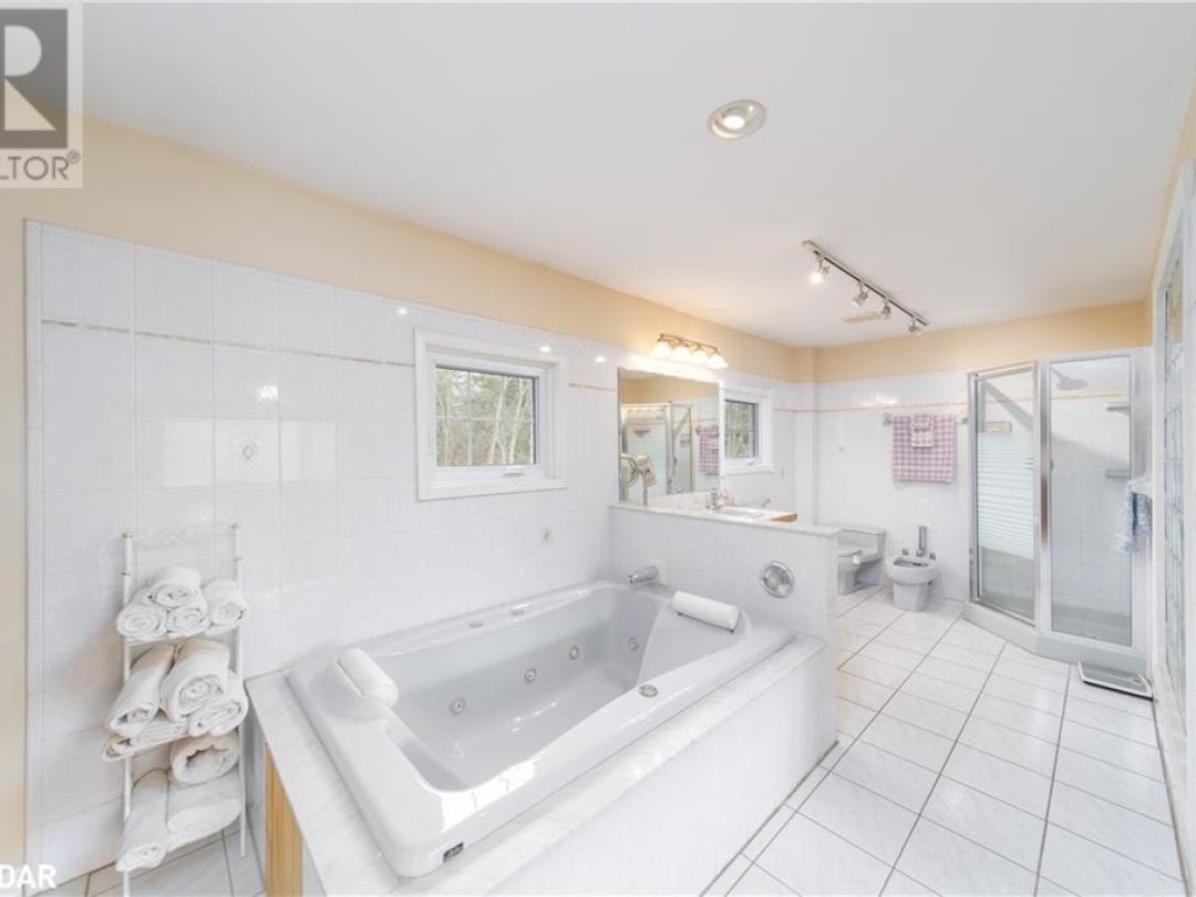 1936 PENINSULA POINT Road, 