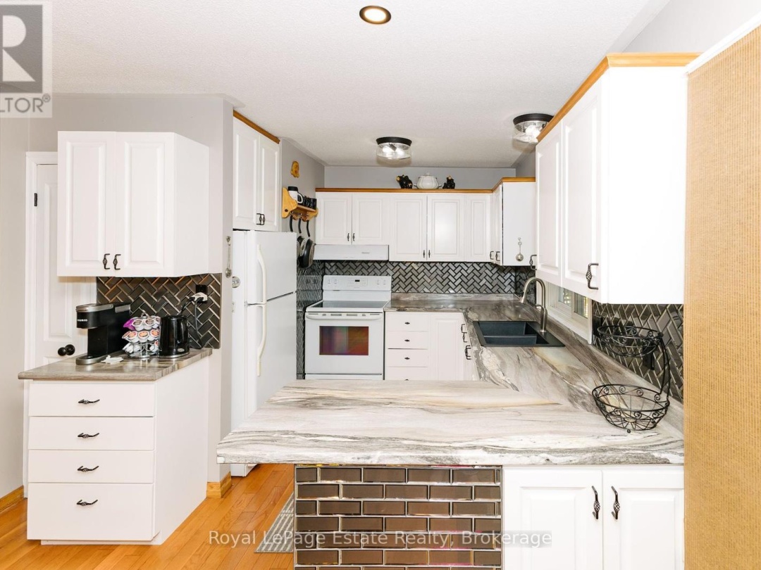 1157 BETWEEN LAKES TRAIL, Soyers Lake
