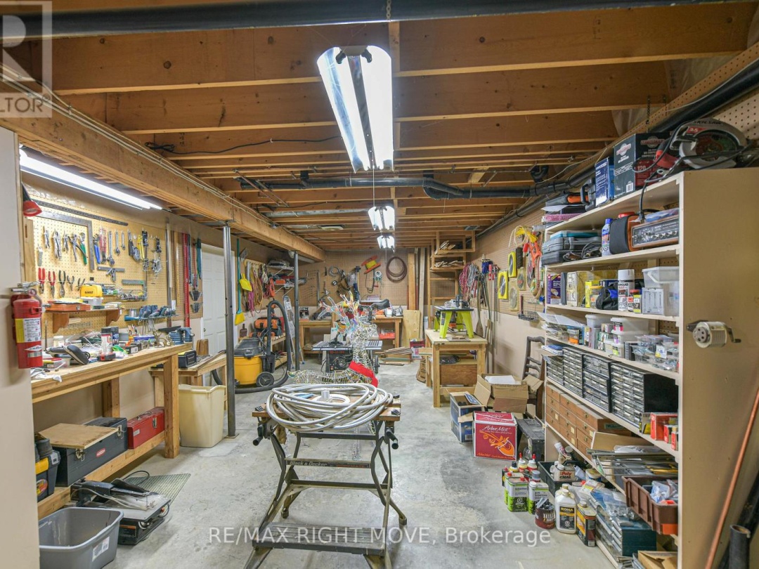 1892 CARRIAGE COURT, 