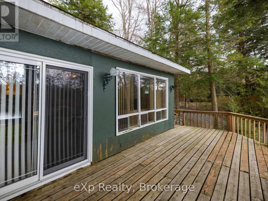 36 Roberts Lake Road E, Roberts Lake