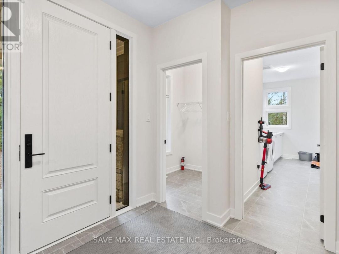 1049 GREENSVIEW DRIVE, 