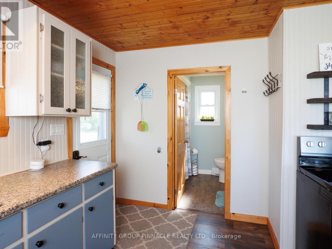 12 GILLIS STREET, Sturgeon Lake