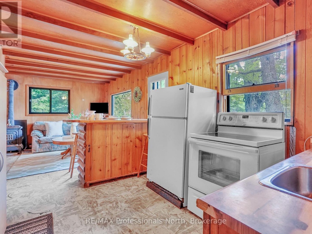 1073 WARD LANE N, 
