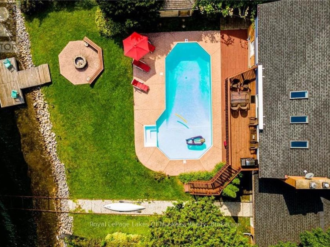1815 Peninsula Point Road, Severn Lake