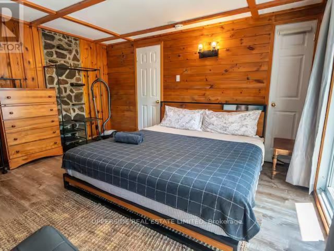 1040 OAK ROAD, Kahshe Lake