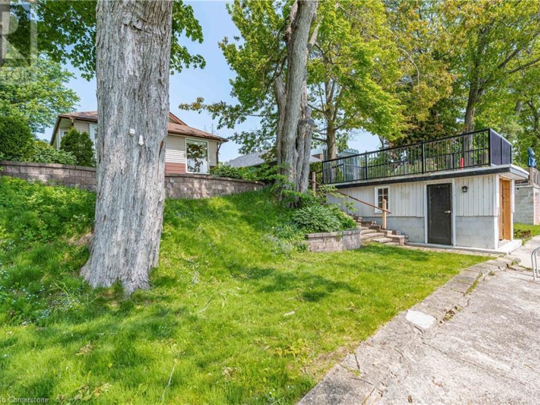 2703 LAKESIDE Drive, 