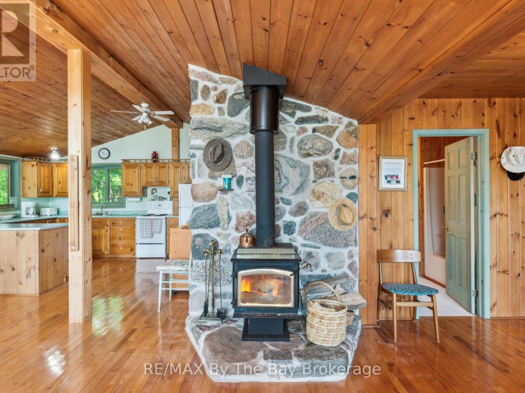 12 IS 3900 GEORGIAN BAY, 