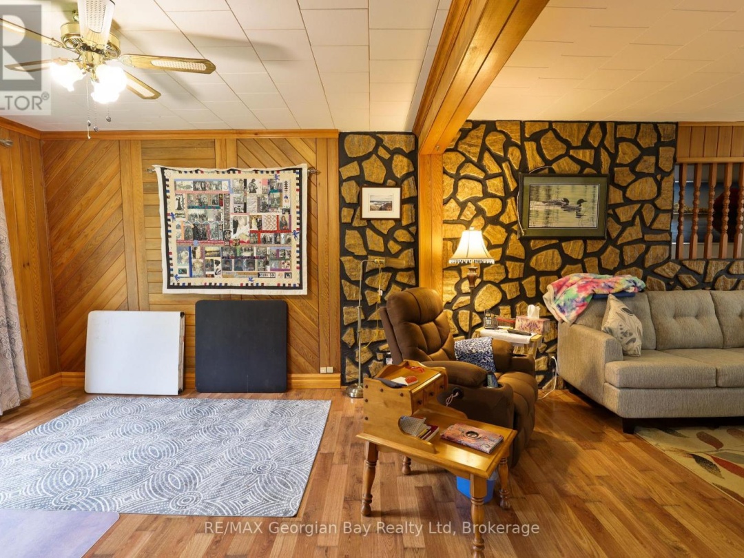 3485 Fraser Lane, Tay