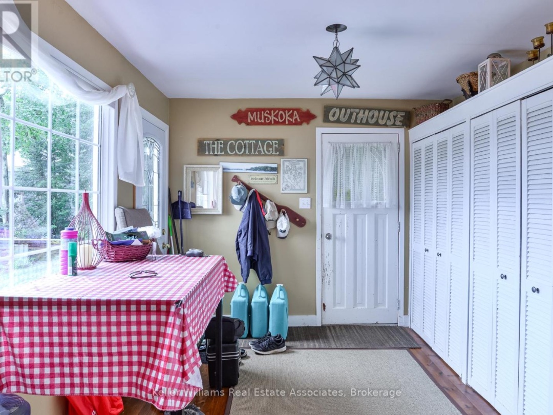 1029 LAKESHORE DRIVE, Lake Muskoka