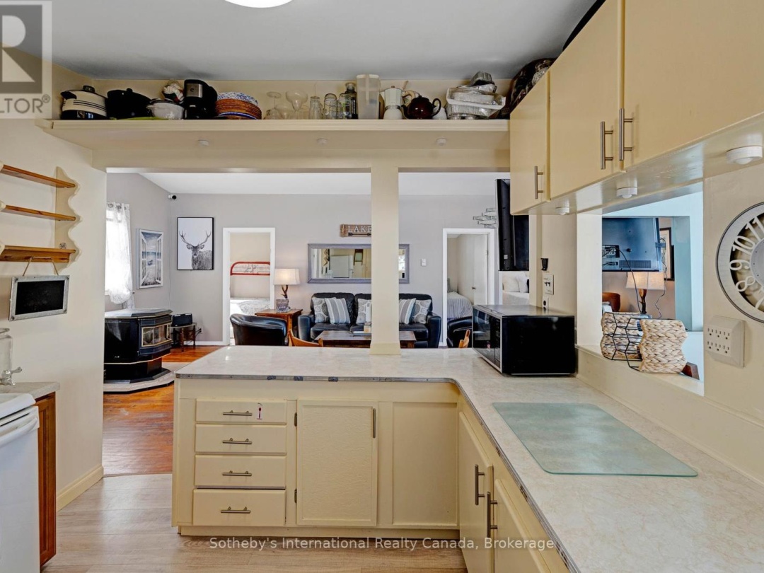 1028 Hillcrest Lane, Halls Lake