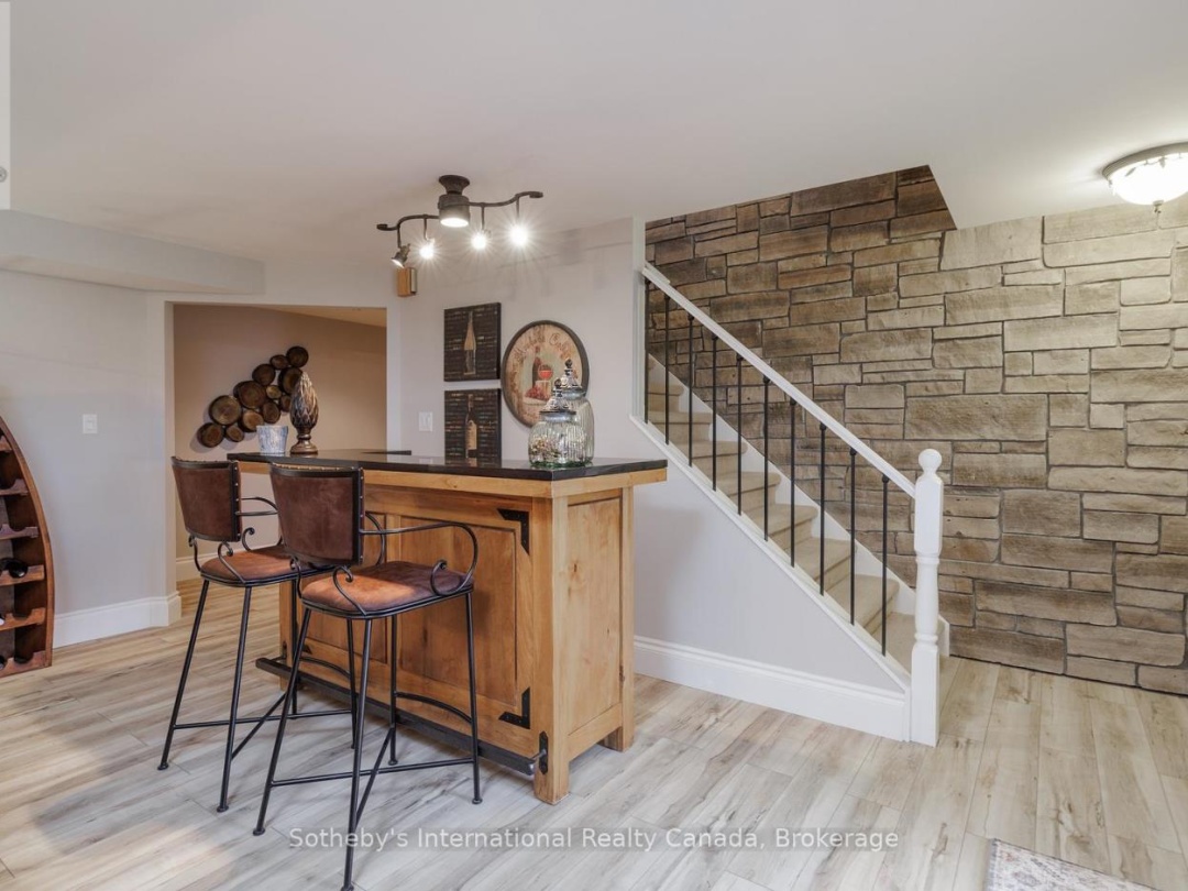 427 West Browns Road E, Weeduck Lake