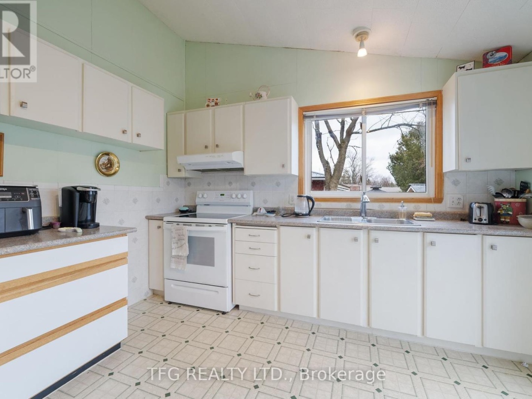 12 North Bayou Road, Sturgeon Lake