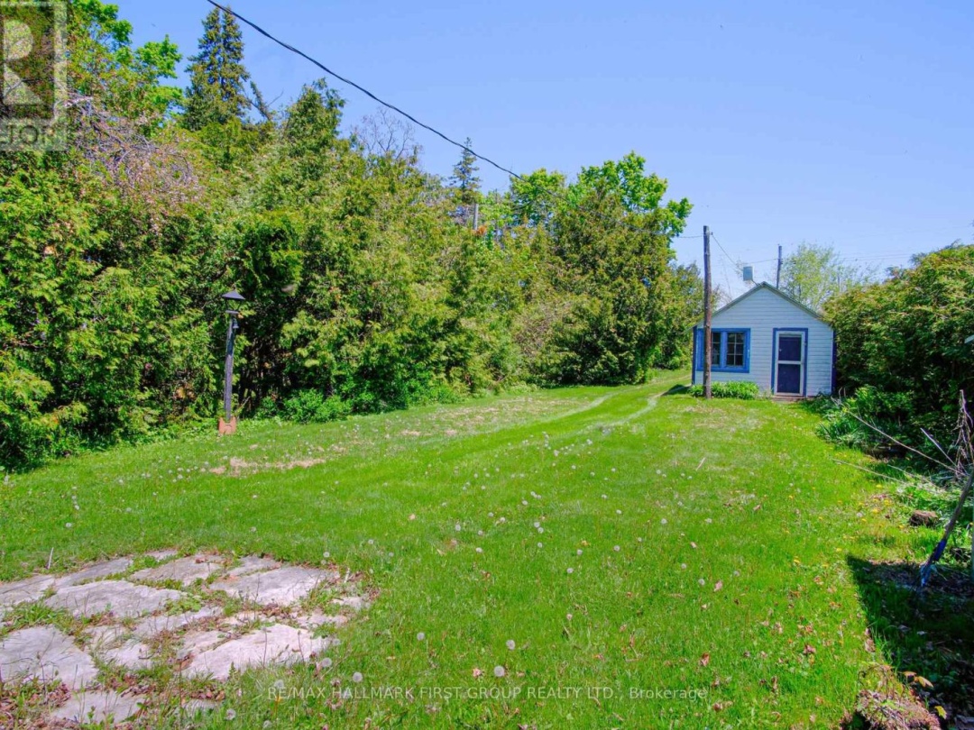 2196 Lakeshore Drive, Lake Simcoe