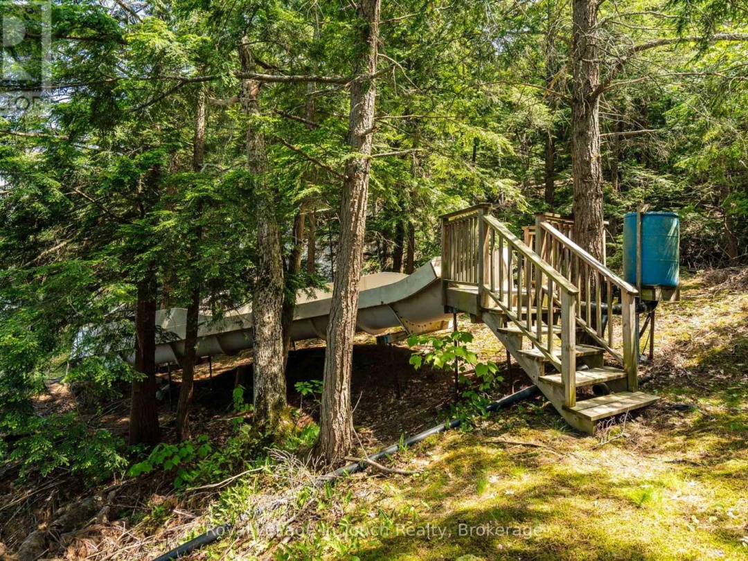 4 IS 270 GEORGIAN BAY ISLAND, 