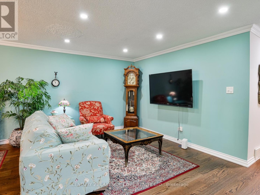 9 Pinetree Court, Lake Simcoe