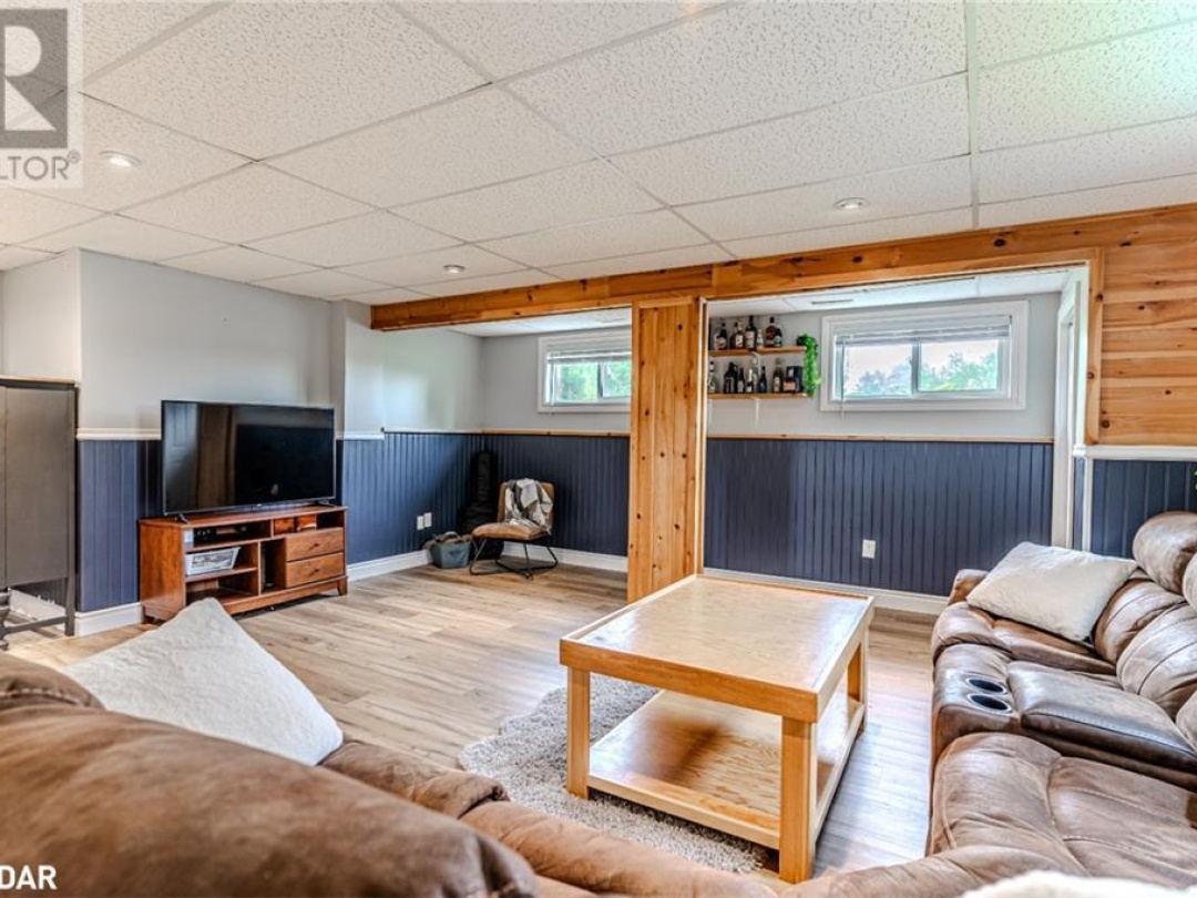 285 WARMINSTER Sideroad, 