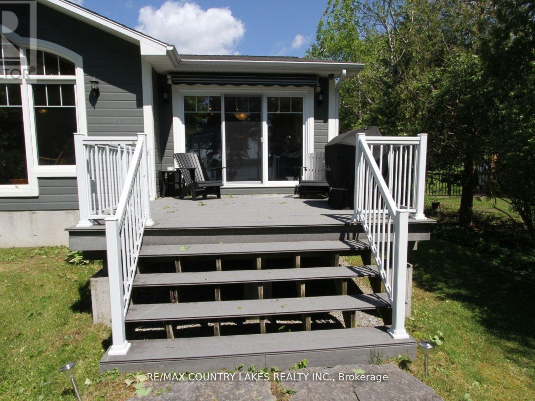 275 MCGUIRE BEACH ROAD, Canal Lake