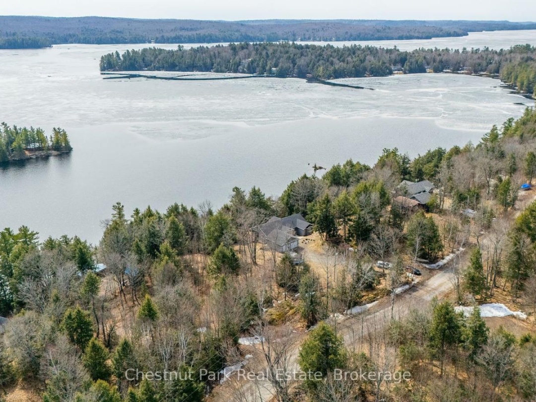 5989 KENNISIS LAKE ROAD, Kennisis Lake
