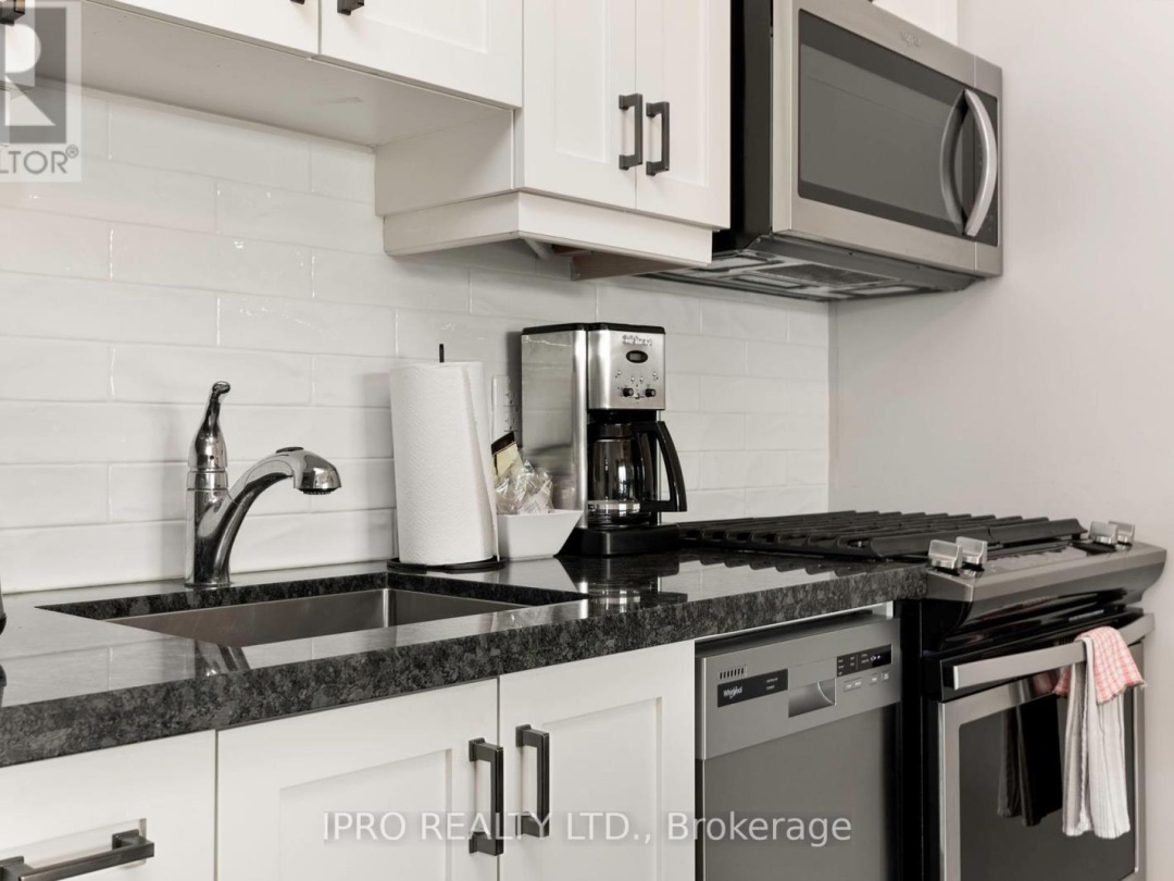 16 - 1869 MUSKOKA RD 118 WEST ROAD, Lake Muskoka