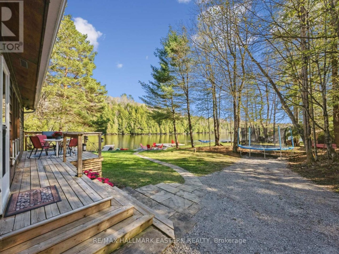 1025 Dickies Lane, Gooderham Lake
