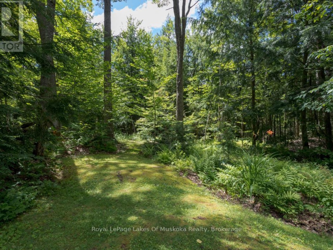 10 MUSKOKA PINES ROAD, 