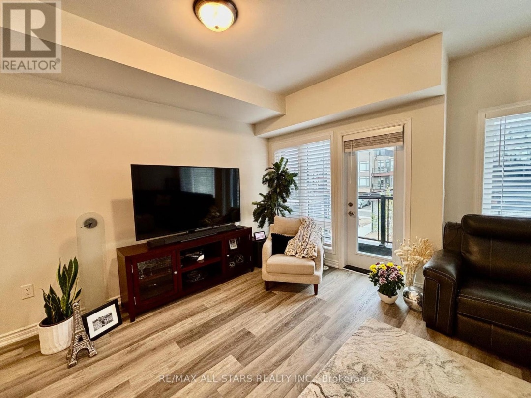 8 WYN WOOD LANE, Orillia