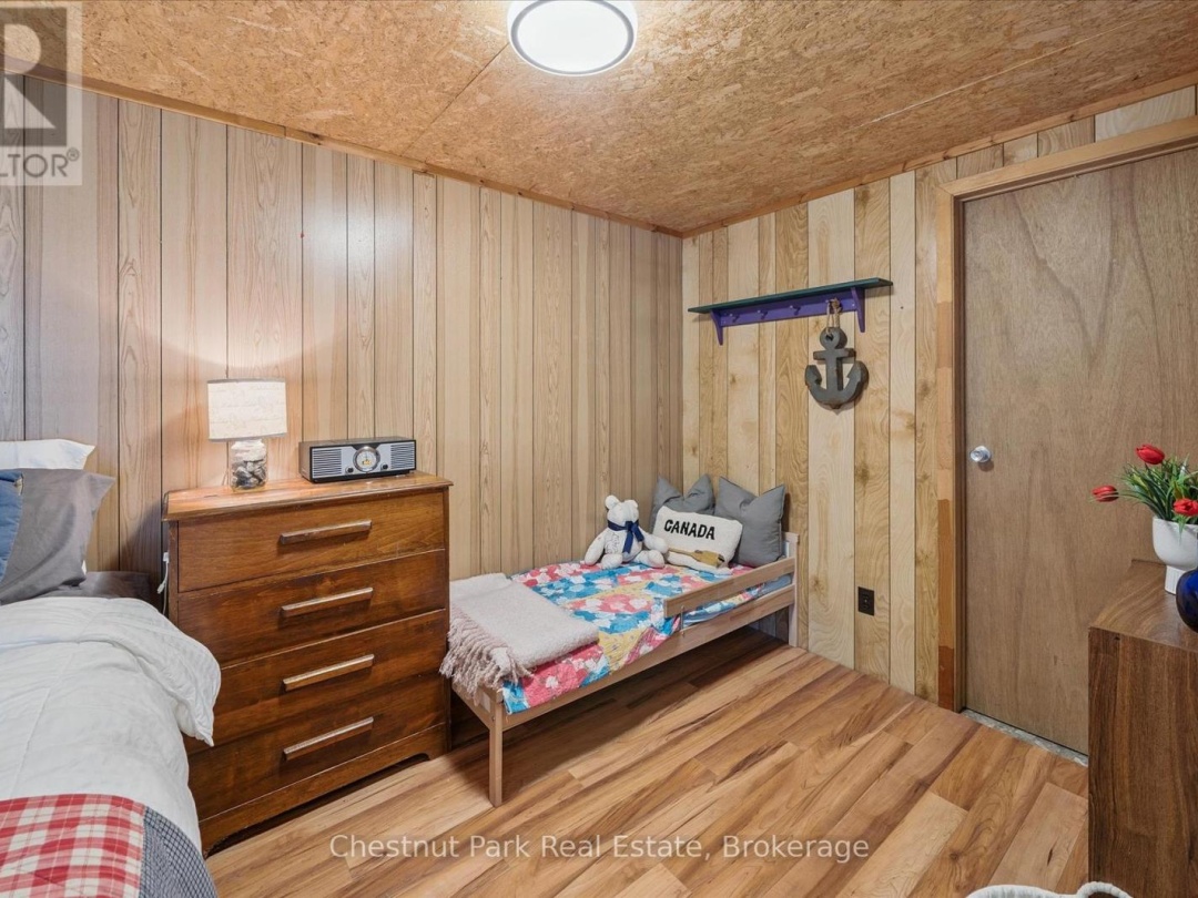 1082 MAPLEWOOD ROAD E, 
