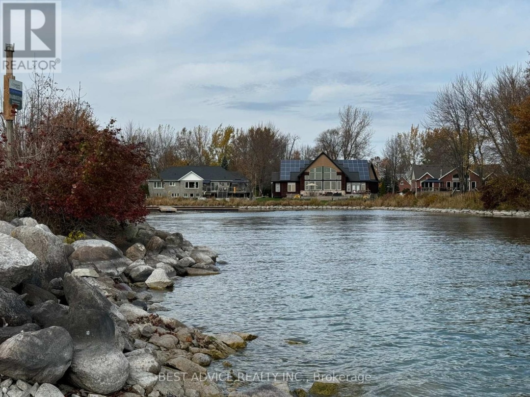 9 Fernwood Lane, Lake Simcoe
