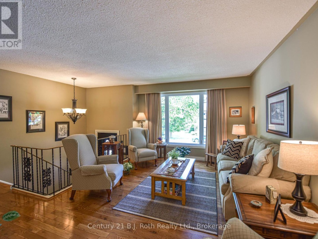 297 MATCHEDASH STREET N, 
