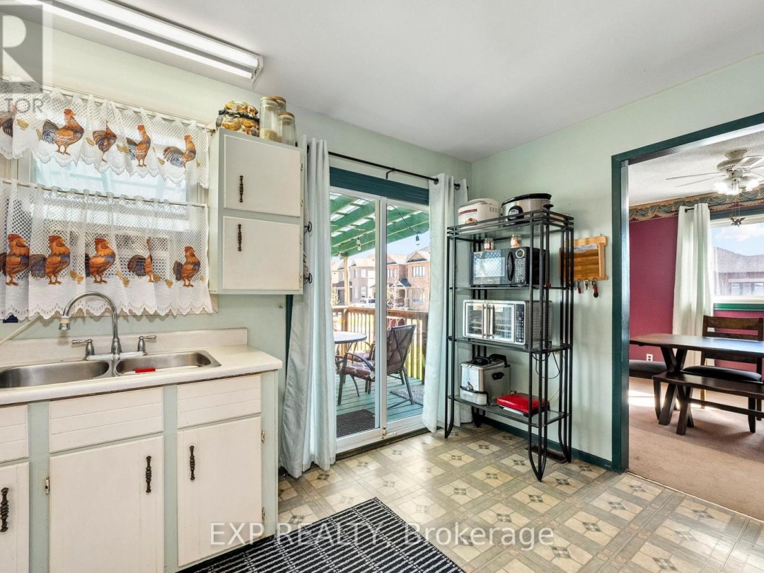 354 LAKELAND CRESCENT, 